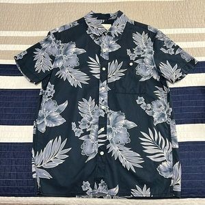 American Eagle - leaf polo - never worn - small - flex fit